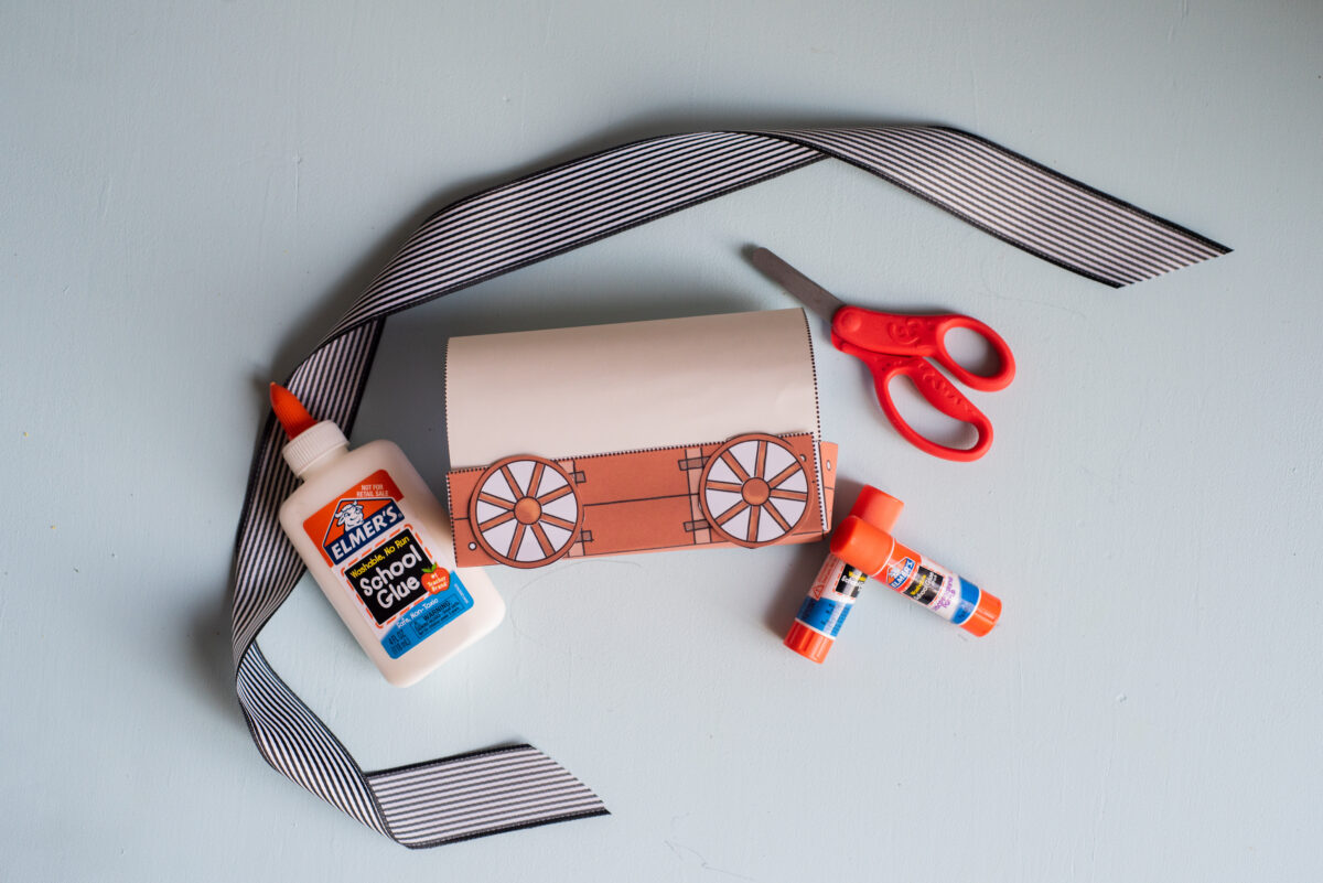 making covered wagon craft video        
        <figure class=